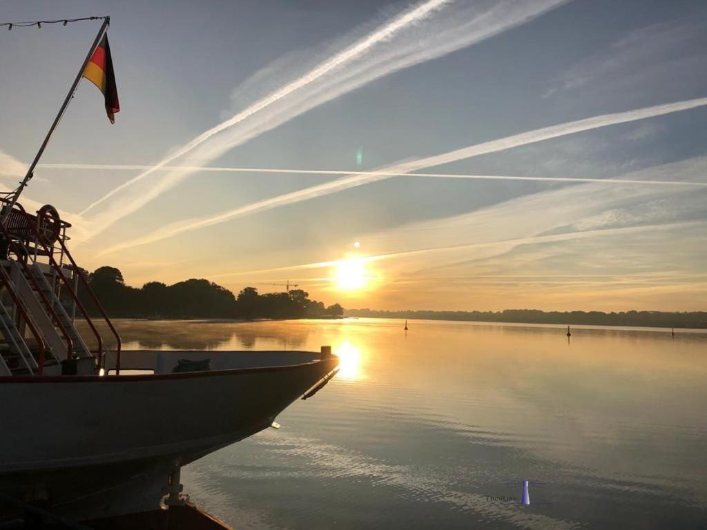 Hausboot Fjord Nordstern Mit Dachterrasse In Schleswig Hotel Ngoại thất bức ảnh