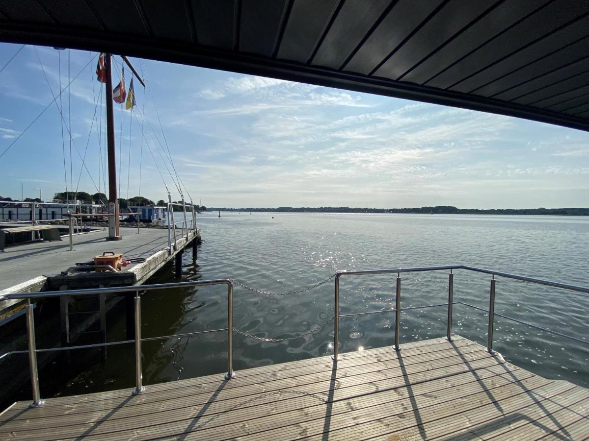 Hausboot Fjord Nordstern Mit Dachterrasse In Schleswig Hotel Ngoại thất bức ảnh